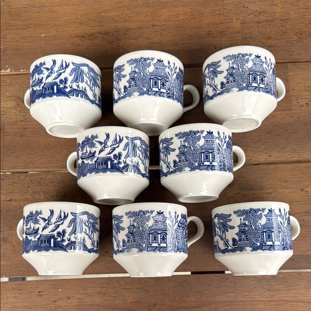Vintage Set of 8 Blue & White Churchill Blue Willow Tea Cups Made In England